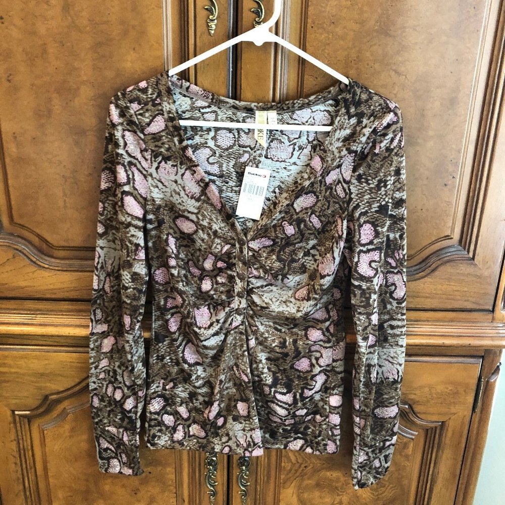 Comfy long-sleeved Buckle tee